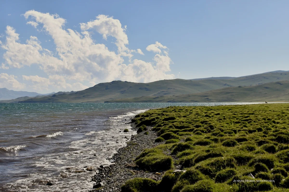 Strand am Son-Kul-See auf 3.000 m Höhe