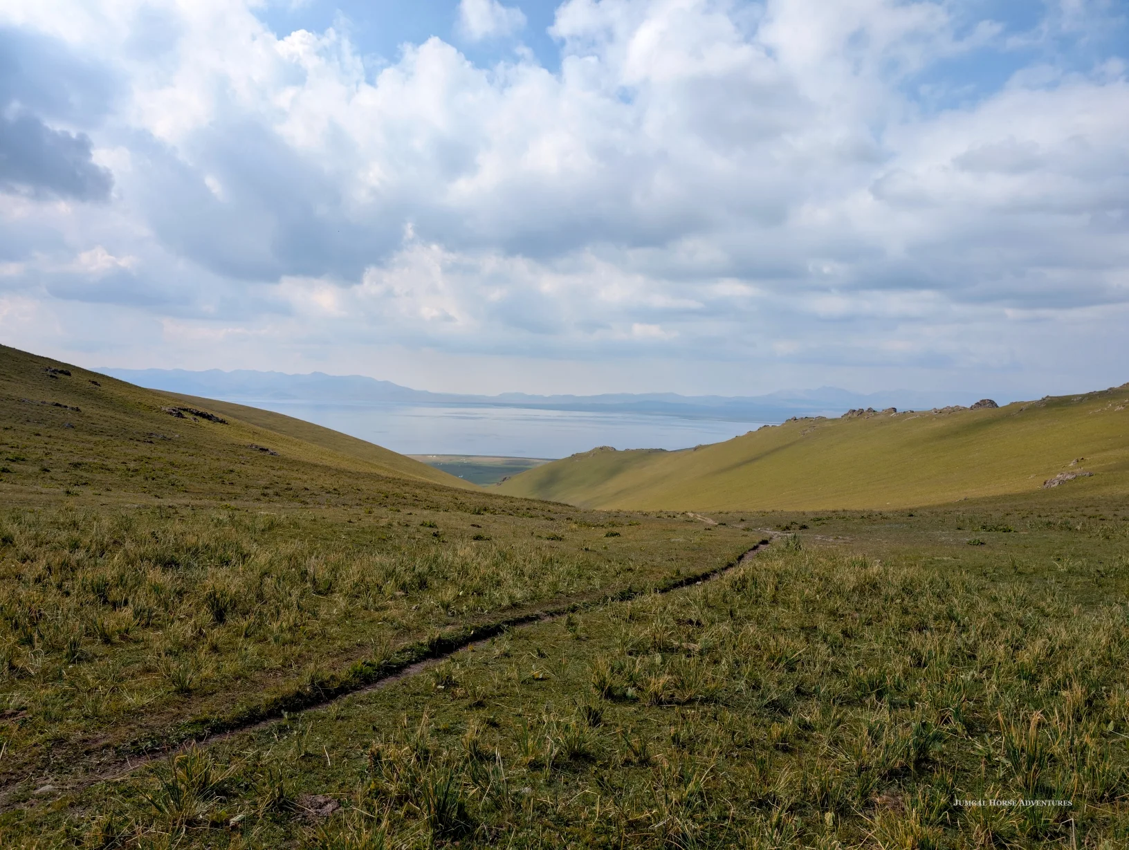 Son-Kul-See vom Hochpass aus gesehen